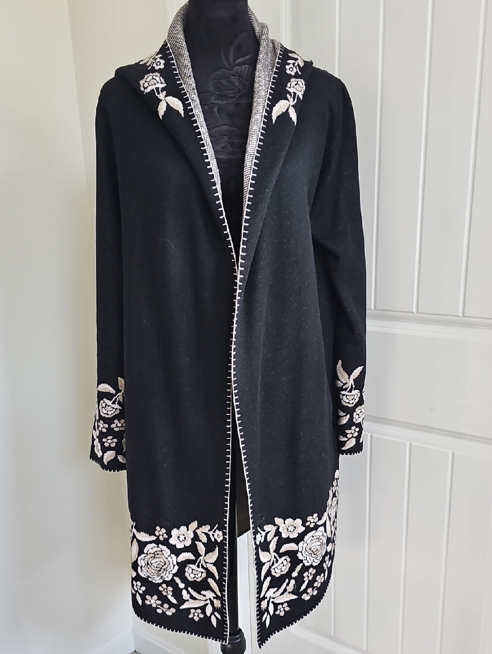 Maxsport Duster Black Floral-Trim Open Hooded Long Sweater, Size Medium